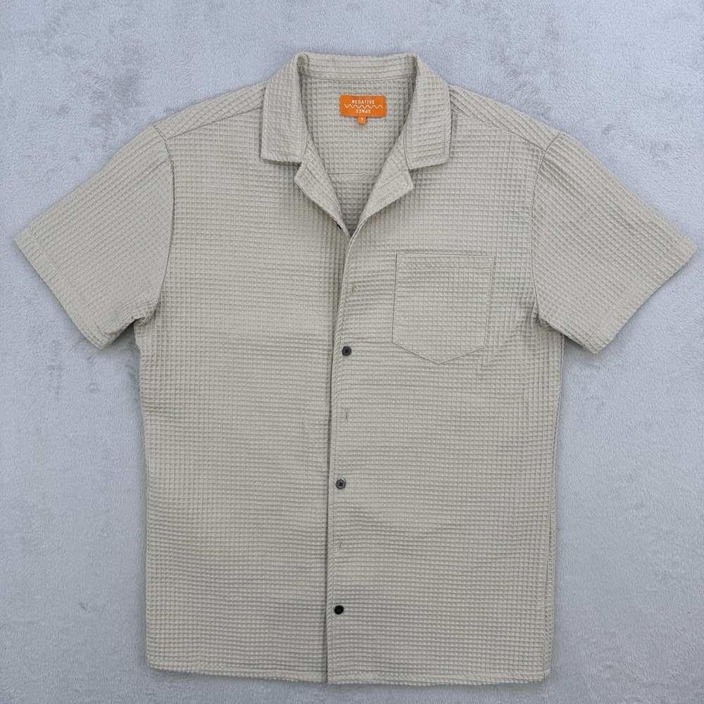 Negative‎ Space Button Up Shirt Mens Small Tan Short Sleeve Chest Pocket